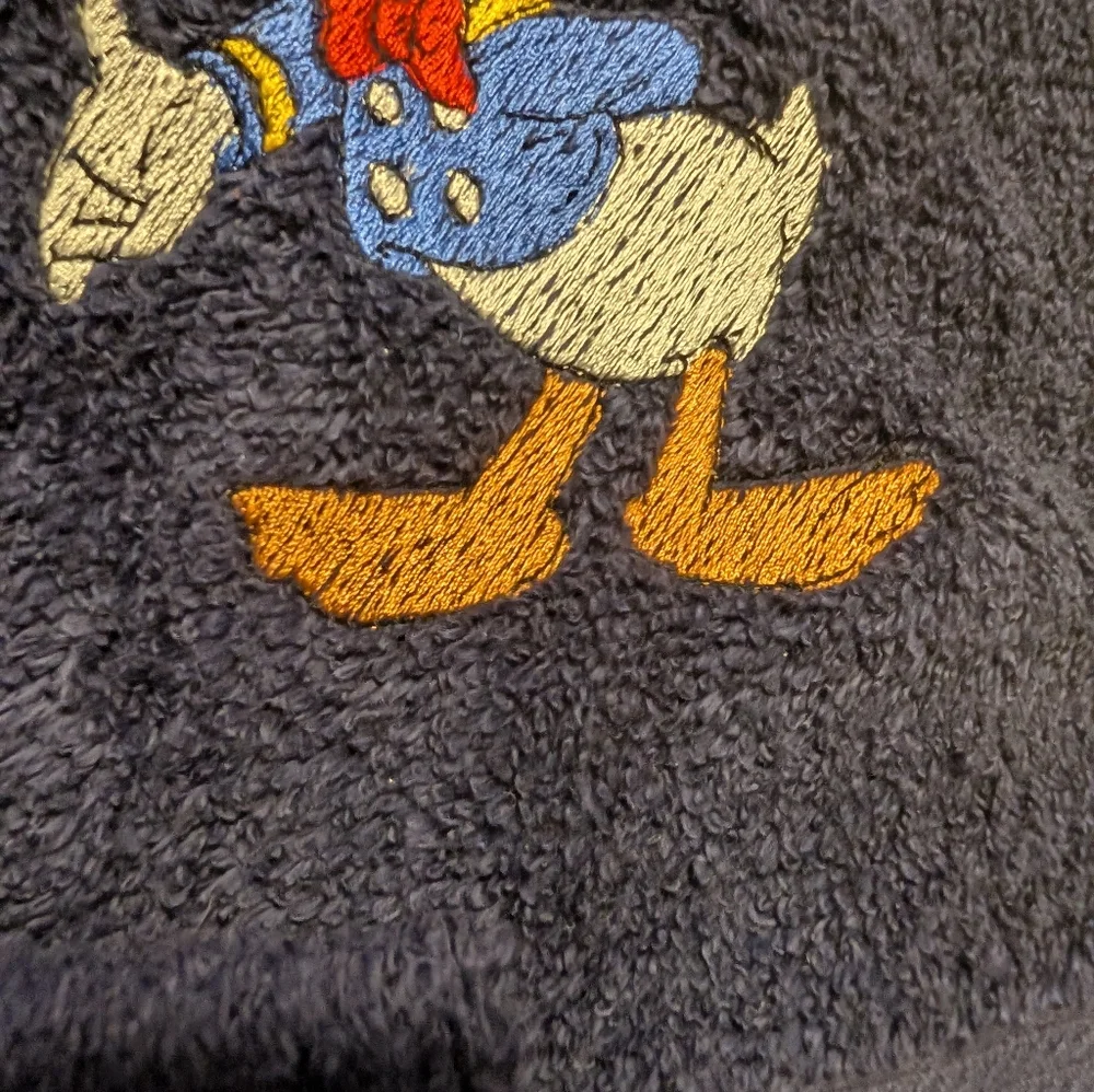 Donald Duck Embroidered Towel Set